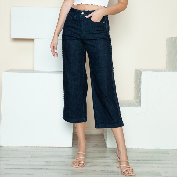 NWT Judy Blue PLUS + REG Size Dark Wash Braided Side Seam Cropped Wide Leg Jeans - Picture 2 of 10